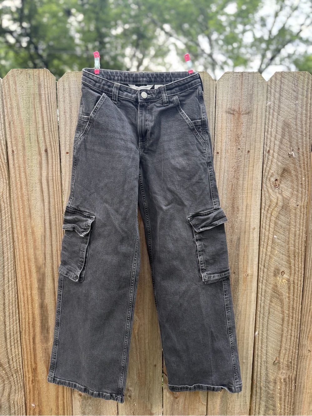 H&M black denim wash wide leg cargo jeans in excellent pre-owned condition